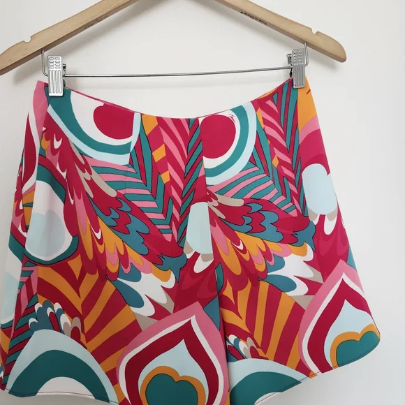 Trina Turk Shorts - Picture 2 of 5